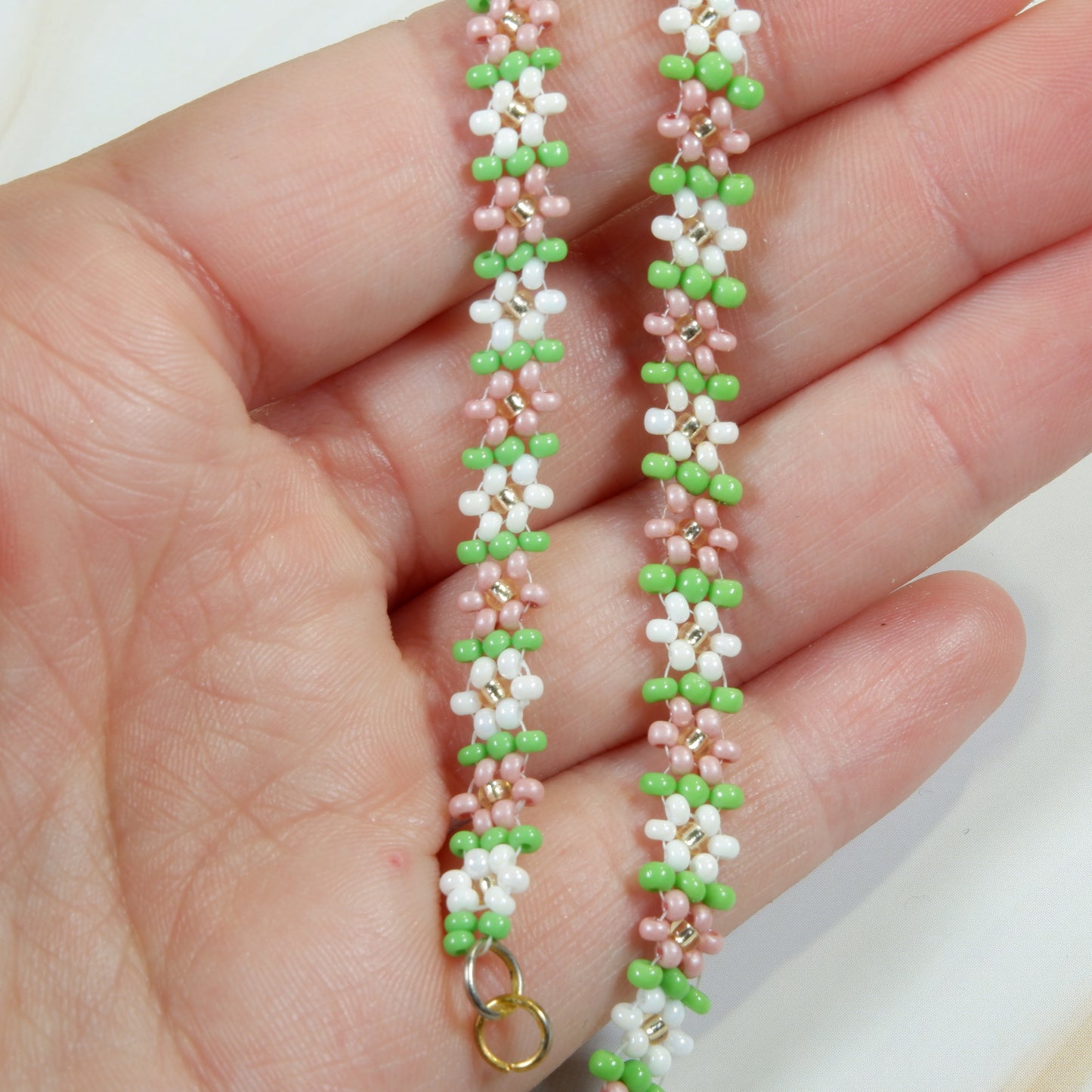 White and Pink Daisy Chain